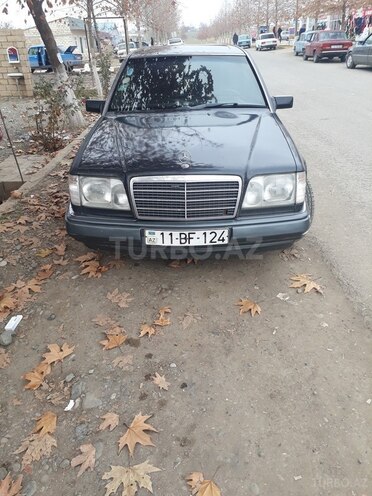 Mercedes E 200 1993, 235,421 km - 2.0 l - Füzuli
