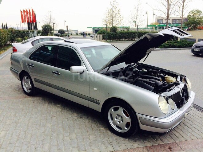 Mercedes E 240 1999, 280,000 km - 2.4 l - Bakı