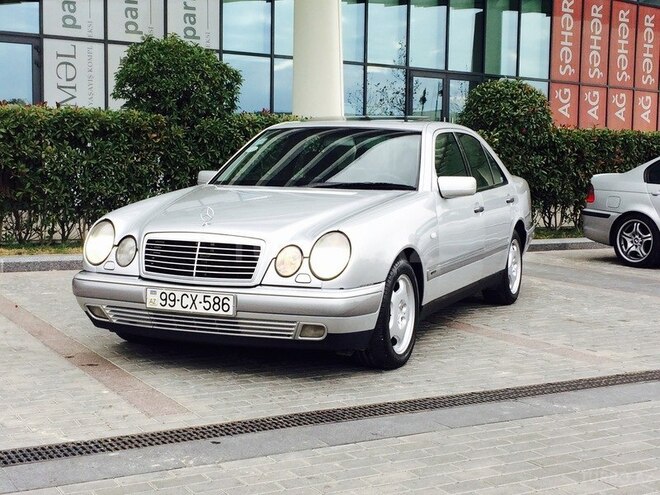 Mercedes E 240 1999, 280,000 km - 2.4 l - Bakı