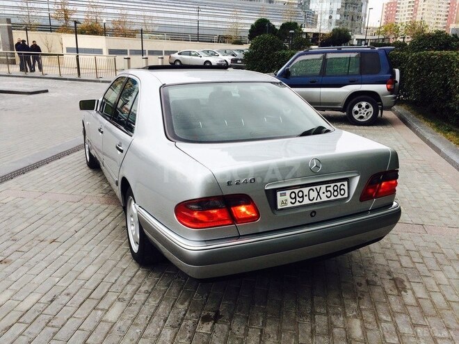 Mercedes E 240 1999, 280,000 km - 2.4 l - Bakı