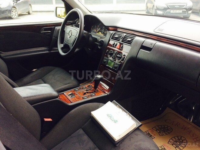 Mercedes E 240 1999, 280,000 km - 2.4 l - Bakı