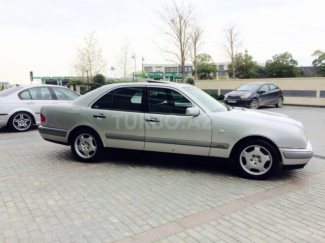 Mercedes E 240 1999, 280,000 km - 2.4 l - Bakı