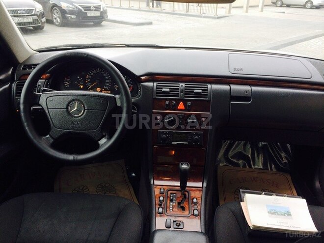 Mercedes E 240 1999, 280,000 km - 2.4 l - Bakı