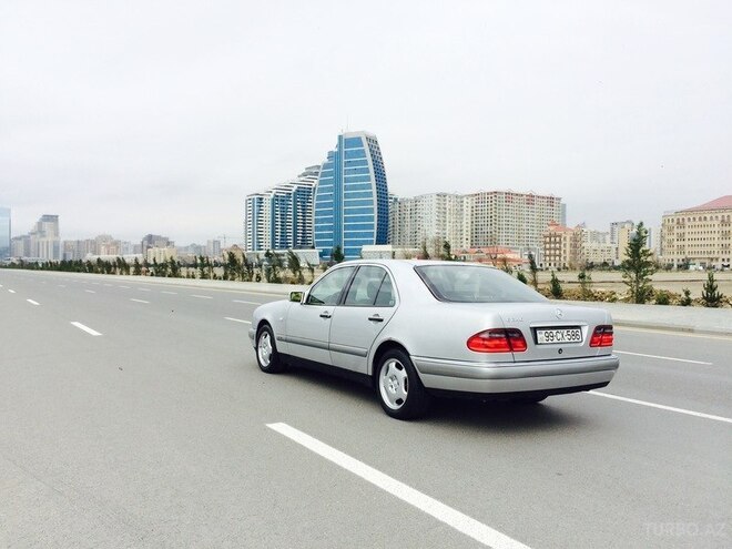 Mercedes E 240 1999, 280,000 km - 2.4 l - Bakı