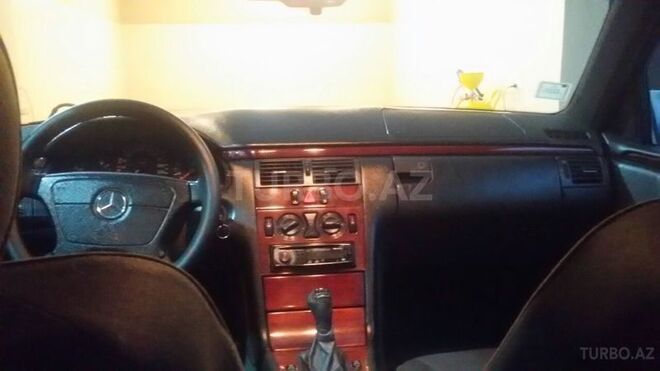 Mercedes E 200 1996, 398,000 km - 2.0 l - Gəncə