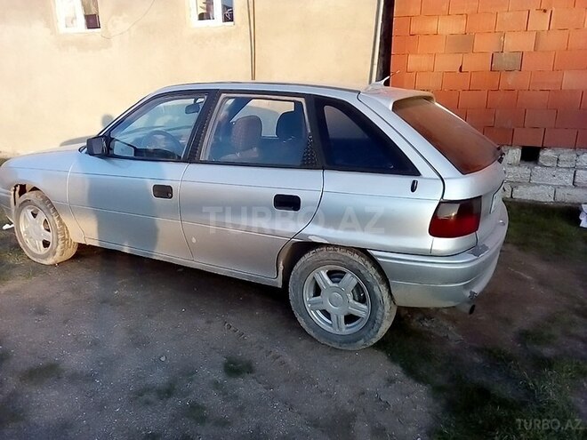 Opel Astra 1993, 250,000 km - 1.6 л - Bakı
