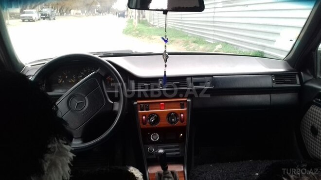 Mercedes E 250 1993, 420,000 km - 2.5 л - Sumqayıt