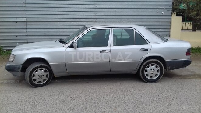 Mercedes E 250 1993, 420,000 km - 2.5 л - Sumqayıt
