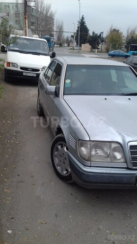 Mercedes E 250 1993, 420,000 km - 2.5 л - Sumqayıt