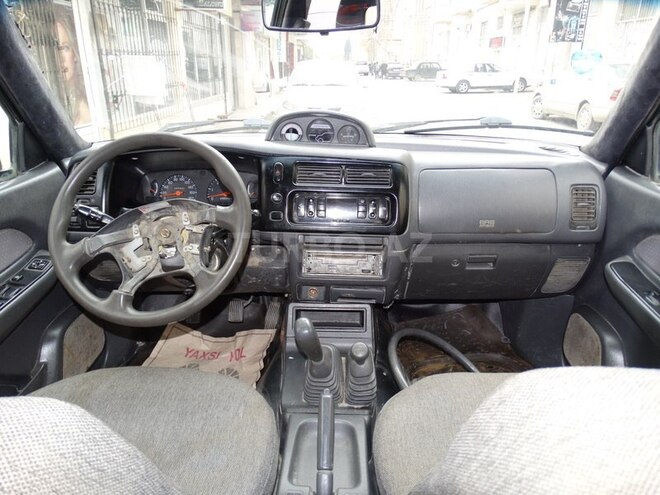Mitsubishi L200 2004, 180,000 km - 2.5 l - Bakı