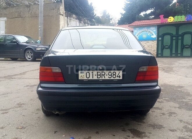 BMW 318 1997, 352,000 km - 1.8 l - Sumqayıt