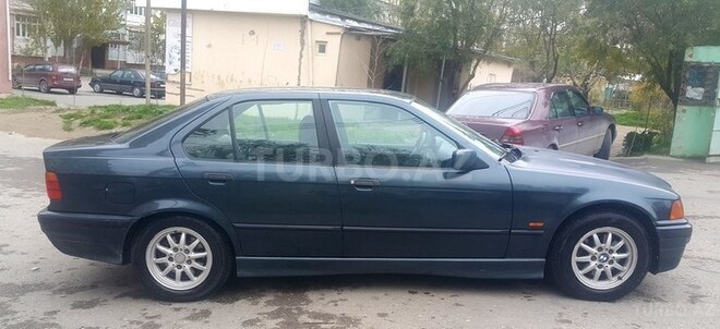 BMW 318 1997, 352,000 km - 1.8 l - Sumqayıt
