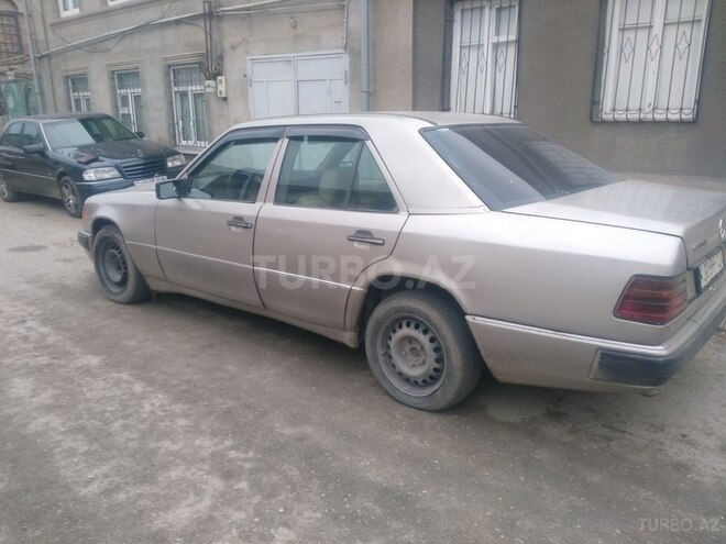 Mercedes E 300 1988, 264,000 km - 3.0 l - Quba