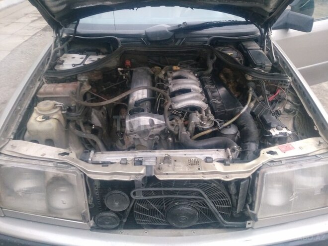 Mercedes E 300 1988, 264,000 km - 3.0 l - Quba