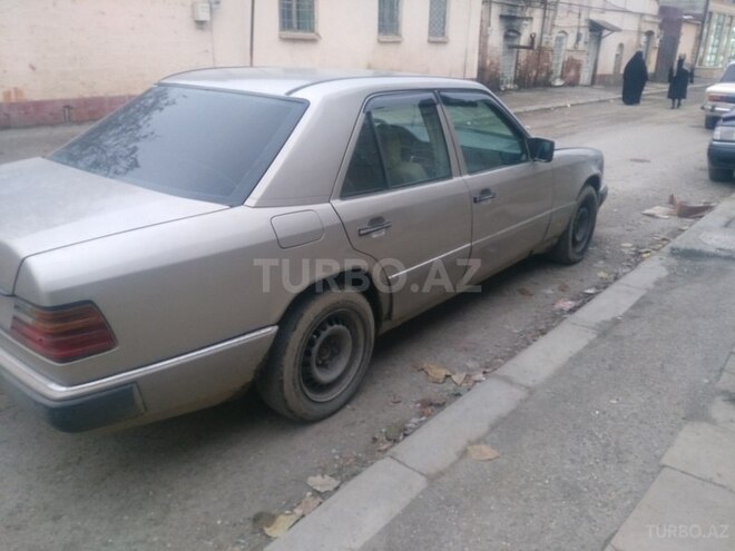Mercedes E 300 1988, 264,000 km - 3.0 l - Quba