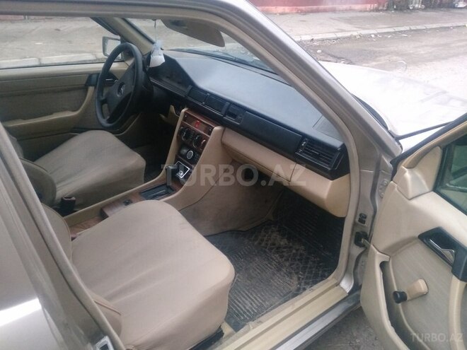 Mercedes E 300 1988, 264,000 km - 3.0 l - Quba