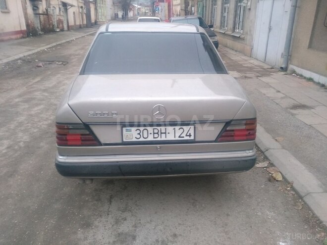 Mercedes E 300 1988, 264,000 km - 3.0 l - Quba