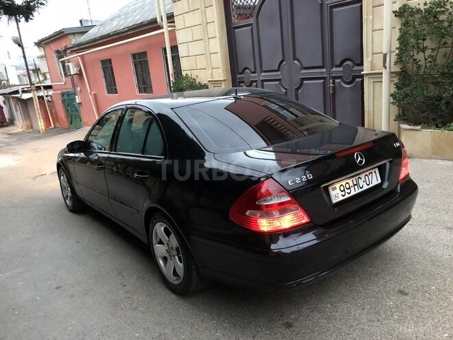 Mercedes E 220 2004, 270,000 km - 2.2 l - Bakı