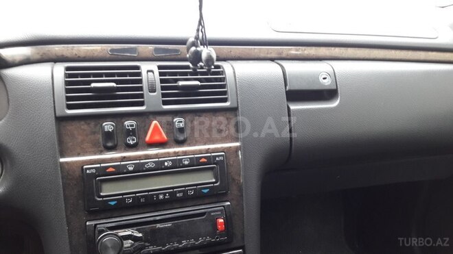Mercedes E 220 2001, 357,000 km - 0.2 l - Bakı