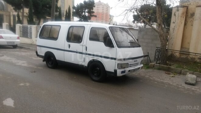 Isuzu Turkuaz 1993, 238,000 km - 2.2 l - Bakı
