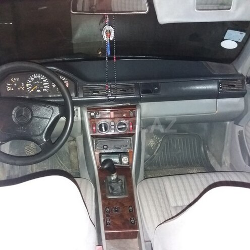 Mercedes E 220 1993, 256,389 km - 0.2 l - Masallı