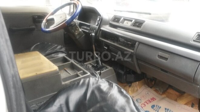 Isuzu Turkuaz 1993, 238,000 km - 2.2 l - Bakı