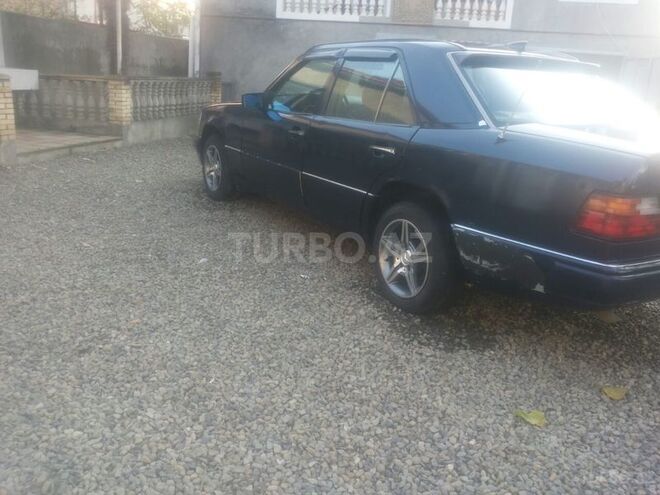Mercedes E 220 1993, 256,389 km - 0.2 l - Masallı