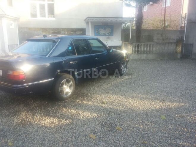 Mercedes E 220 1993, 256,389 km - 0.2 l - Masallı