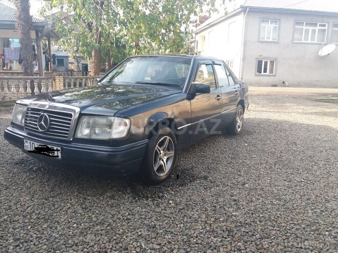 Mercedes E 220 1993, 256,389 km - 0.2 l - Masallı