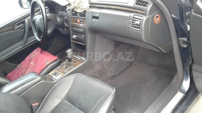 Mercedes E 220 2001, 312,171 km - 2.2 l - Sumqayıt