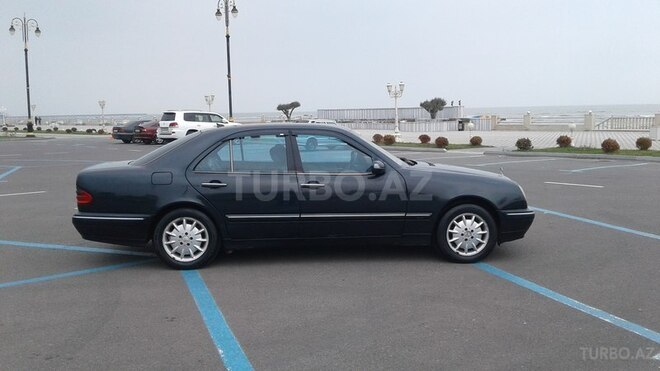 Mercedes E 220 2001, 312,171 km - 2.2 l - Sumqayıt