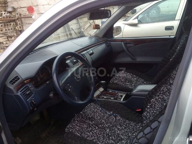 Mercedes E 270 2000, 250,000 km - 2.7 l - Bakı
