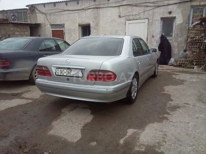 Mercedes E 270 2000, 250,000 km - 2.7 l - Bakı