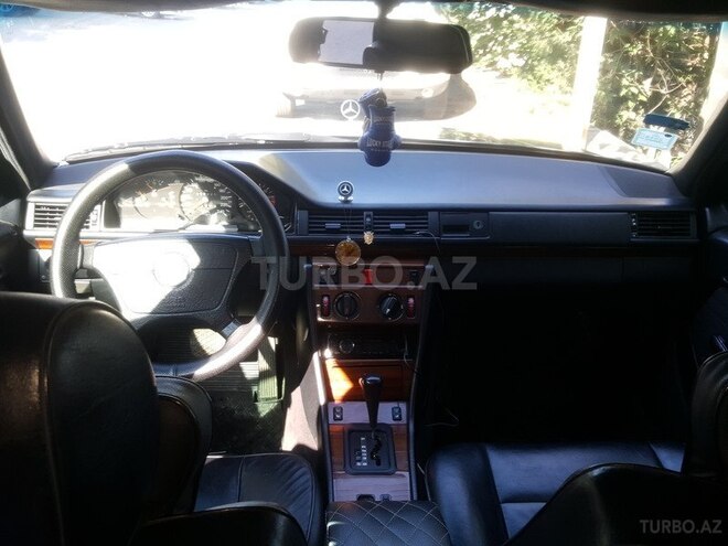 Mercedes E 220 1993, 340,000 km - 0.3 l - Bakı