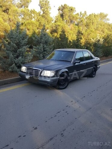 Mercedes E 220 1993, 340,000 km - 0.3 l - Bakı