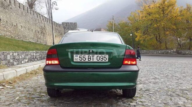 Opel Vectra 1997, 309,000 km - 1.8 l - Şəki