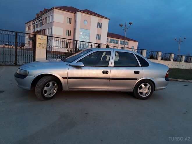 Opel Vectra 1998, 236,421 km - 1.6 л - Qusar