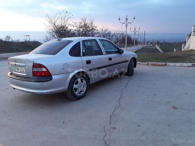 Opel Vectra 1998, 236,421 km - 1.6 л - Qusar