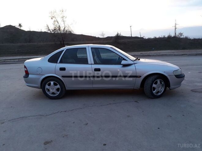 Opel Vectra 1998, 236,421 km - 1.6 л - Qusar