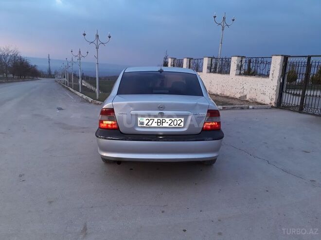 Opel Vectra 1998, 236,421 km - 1.6 л - Qusar
