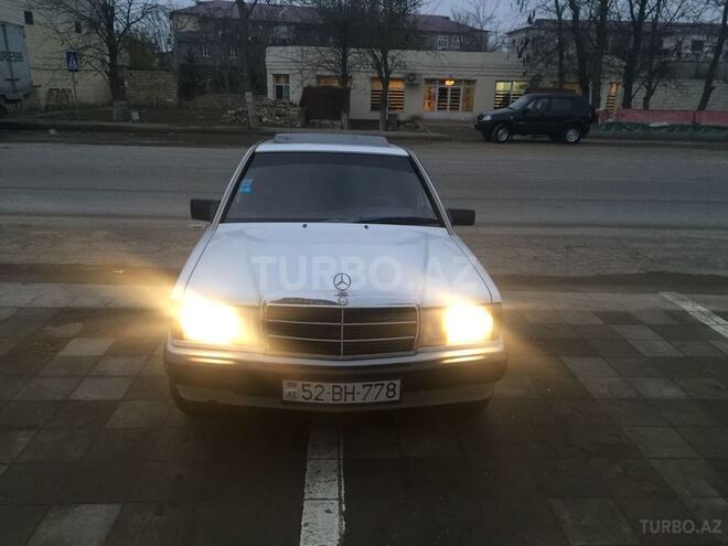 Mercedes 190 1990, 295,000 km - 2.0 л - Salyan