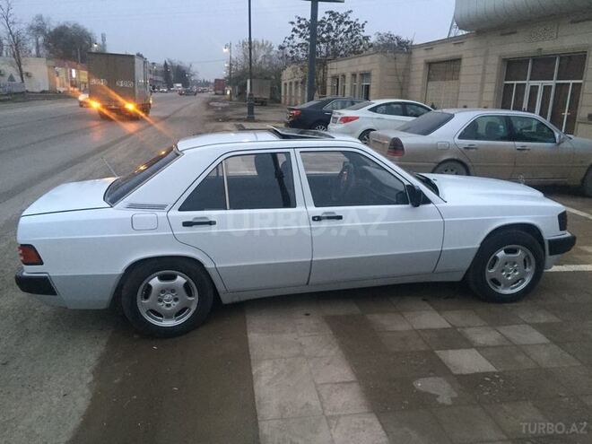Mercedes 190 1990, 295,000 km - 2.0 л - Salyan