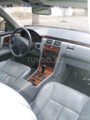 Mercedes E 200 2001, 193,000 km - 2.0 l - Bakı