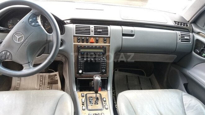 Mercedes E 220 2001, 258,000 km - 2.2 l - Bakı