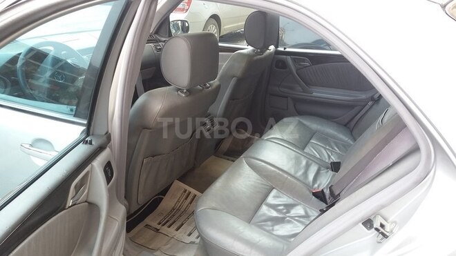 Mercedes E 220 2001, 258,000 km - 2.2 l - Bakı