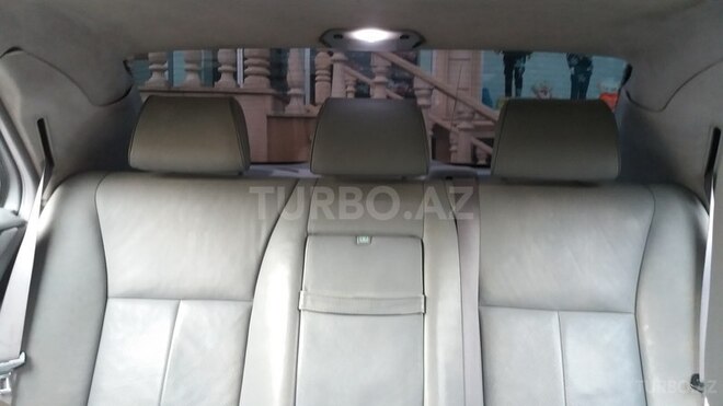 Mercedes E 220 2001, 258,000 km - 2.2 l - Bakı