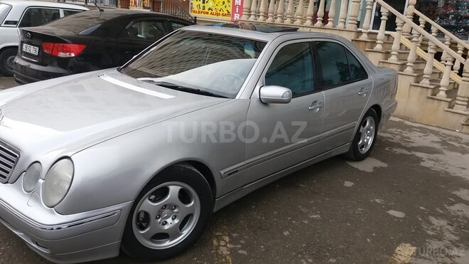 Mercedes E 220 2001, 258,000 km - 2.2 l - Bakı