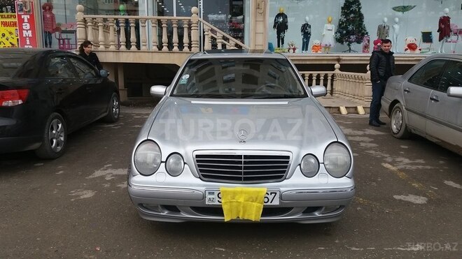 Mercedes E 220 2001, 258,000 km - 2.2 l - Bakı