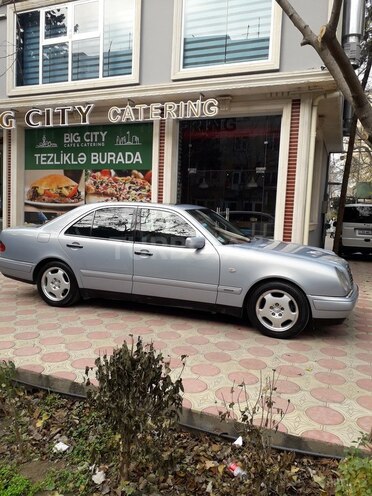 Mercedes E 240 1999, 263,000 km - 2.4 l - Bakı