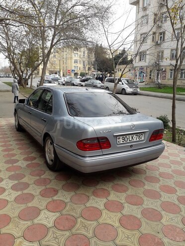 Mercedes E 240 1999, 263,000 km - 2.4 l - Bakı